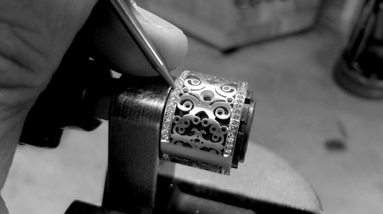7-burnish-prongs Custom making a wide Eternity Band. 7-burnish-prongs Custom In Progress