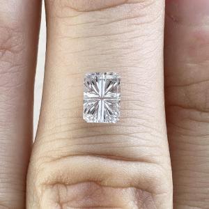 Sapphire Radiant 0.92 carat White Photo