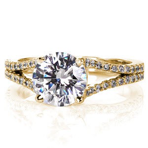Split band engagement ring in Orlando with a round brilliant diamond in a yellow gold setting.