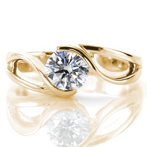 Unique engagement rings in Kansas City with round brilliant diamond and yellow gold setting.